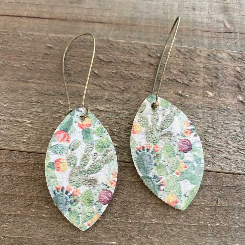 🌵Cactus Faux Leather Cork Earrings